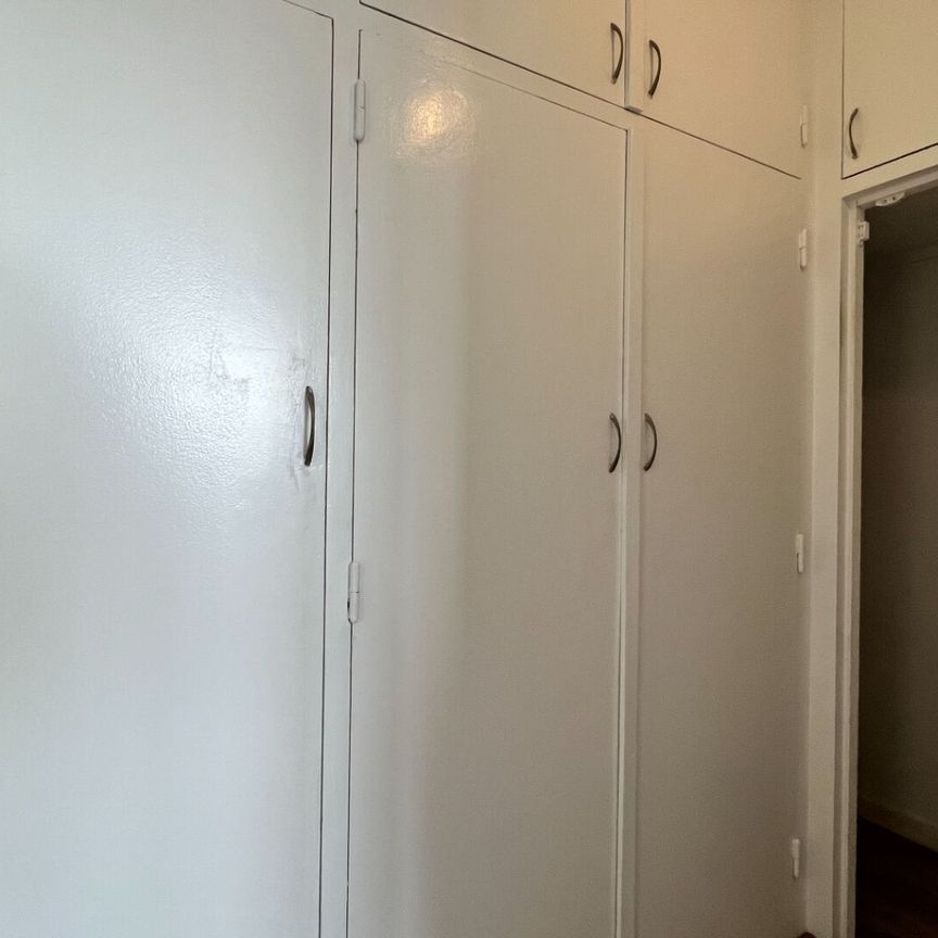 Appartement a louer Paris - Loyer €1 190/mois charges comprises ** - Photo 1