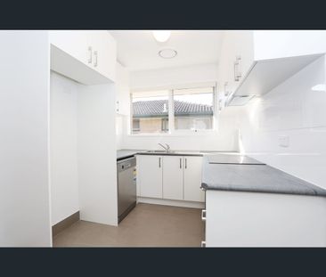 2/122 Glenlyon Road, Brunswick, Vic 3056 - Photo 1