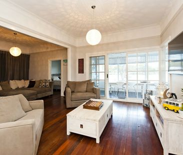 Fully Furnished Canal Lifestyle in North Yunderup - Photo 2