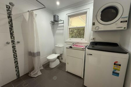 THREE BEDROOM FAMILY HOME - SOUTH DUBBO GEM - Photo 5