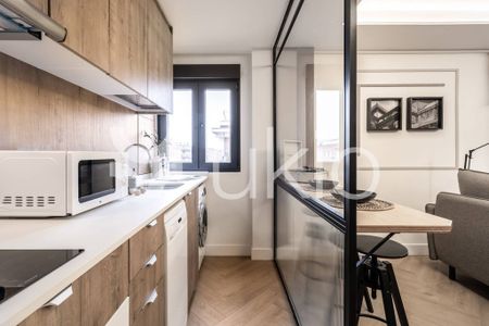 2 bedroom luxury Apartment for rent in Madrid, Spain - Photo 3