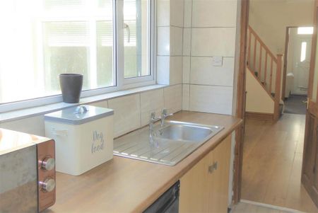 3 bedroom terraced house to rent - Photo 5