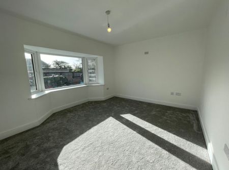 Elizabeth Close, Swansea, SA6 - Photo 3