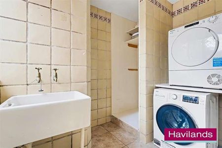 Old Park Ridings, London, N21 - Photo 4