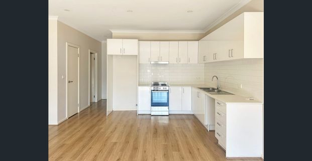 POSITION PERFECT! - Photo 1