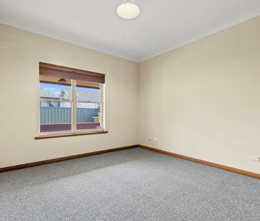 NEAT BUNGALOW IN A CENTRAL LOCATION - Photo 5