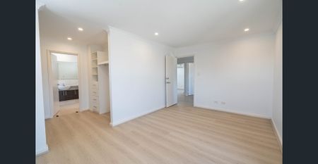 IMMACULATE FAMILY HOME! - Photo 5