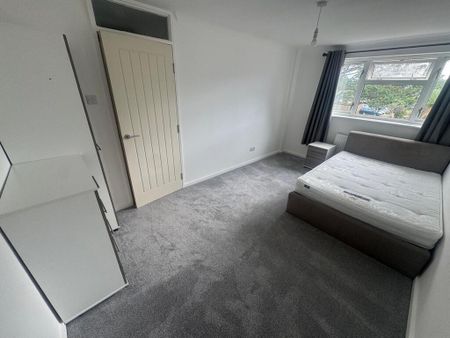 2 bedroom end of terrace house to rent - Photo 3