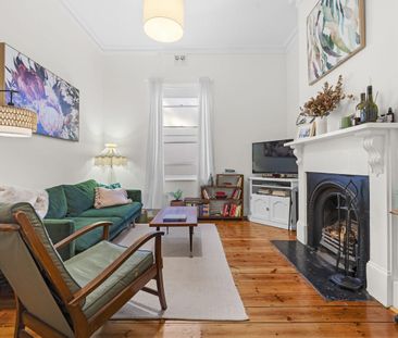 Charming Furnished 2-Bedroom Character Cottage - Photo 1