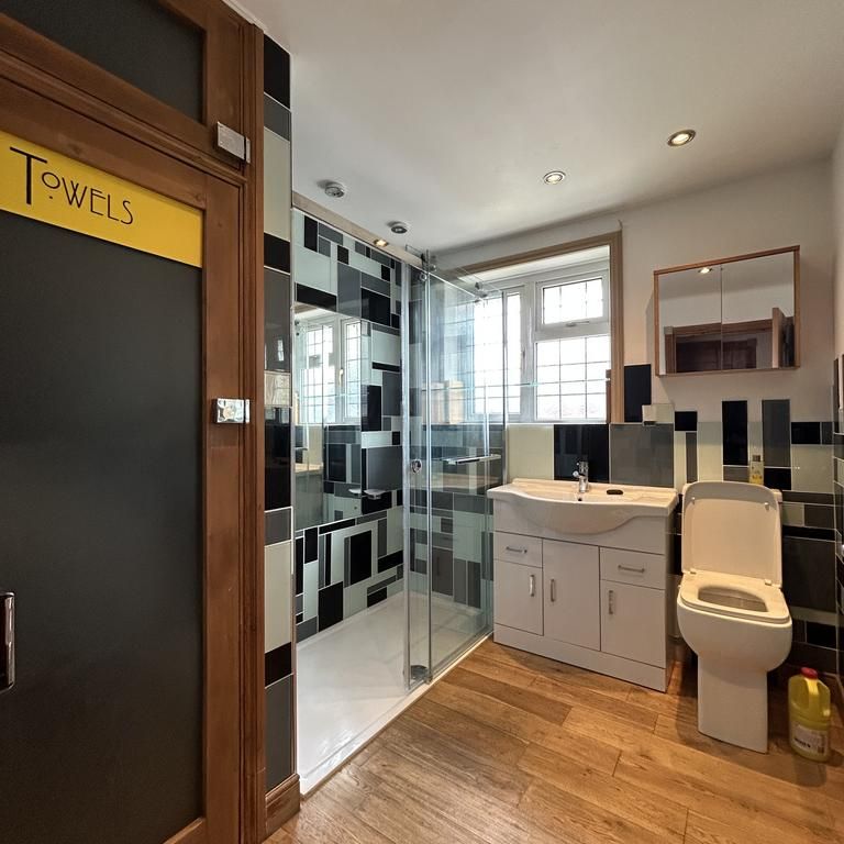 3 bedroom semi-detached house to rent - Photo 1