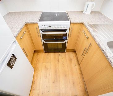 1 bedroom retirement property to rent - Photo 6