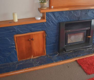 Spacious 3-Bedroom Home – Great Location - Photo 2