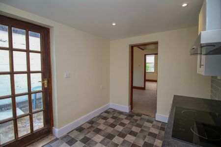 2 bedroom end of terrace house to rent - Photo 5