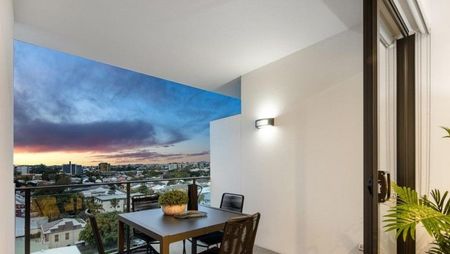 Luxury 2 Bed - Photo 5