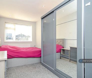 5 bedroom semi-detached house to rent - Photo 6