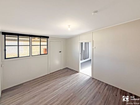 Spacious Four Bedroom Home - Fully Renovated! - Photo 5