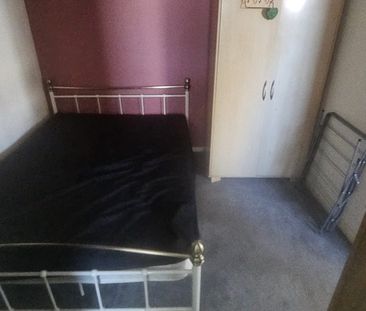 1 Bed - 21 Chapel Lane, Leeds - LS12 1UT - Student/Professional - Photo 2