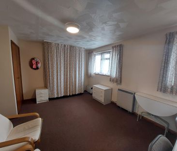 Burgess Road, Southampton - Photo 2