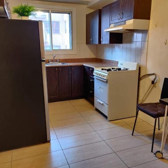 3 ½ SPACIEUX & BIEN ENTRETENU - Photo 1