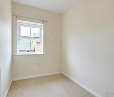 3 BEDROOM House - Semi-Detached - Photo 2