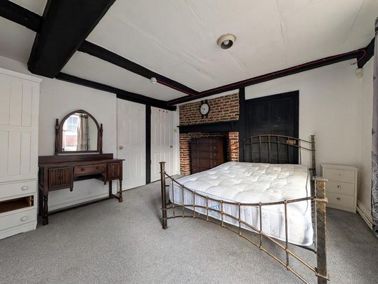 1 bedroom in a house share to rent - Photo 1