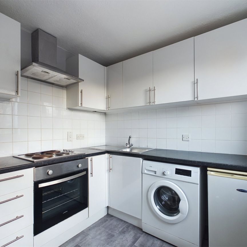 1 bedroom Flat in Betjeman Court, Yiewsley - Photo 1