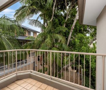 Top-Floor Renovated 3-Bed Apartment – Breezy Broadwater Location, M... - Photo 5