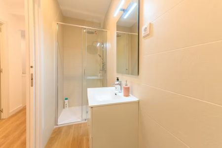 Calle de Feijoo, Madrid, Community of Madrid 28010 - Photo 3