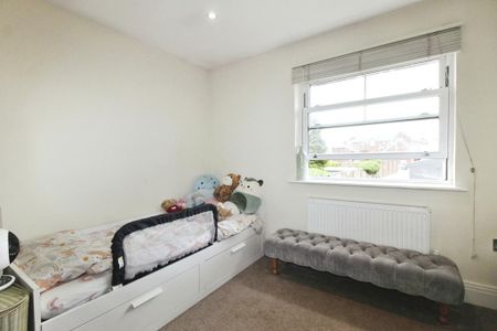 2 bedroom end of terrace house to rent - Photo 4