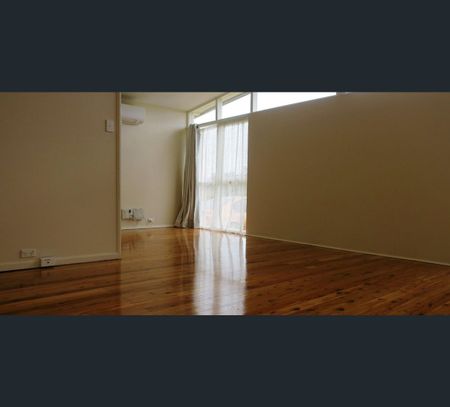 13 Grantham Road, Seven Hills, NSW 2147 - Photo 3
