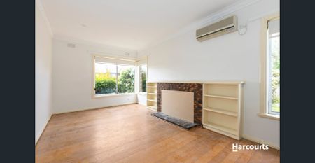 Ideally located 2 bedroom home in Leopold! - Photo 2