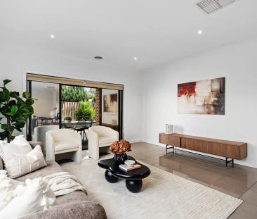 “Modern Family Comfort with Parkside Views” - Photo 2