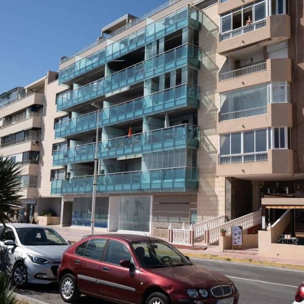 Sea views apartment with large terrace for rent in Torrevieja - Photo 1