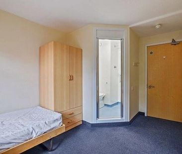 1 bedroom in a flat share to rent - Photo 6