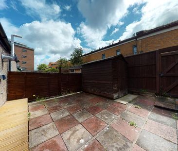 2 bedroom terraced house to rent - Photo 2