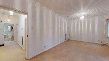 2 bedroom Flat To Let - Photo 4