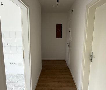 Sehr schöne sanierte 3 Zimmer Wohnung in Duisburg zu vermieten - Photo 1