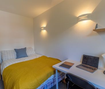 5 Bed Student Accommodation - Photo 4