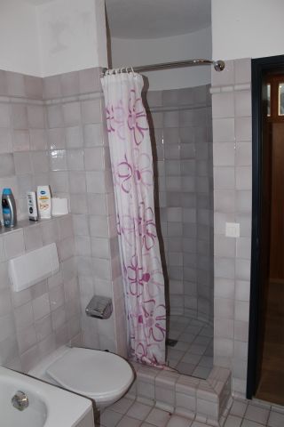 sehr grosszügige 5.5 Zimmerwohnung mit Sitzplatz und toller Aussicht - Photo 5