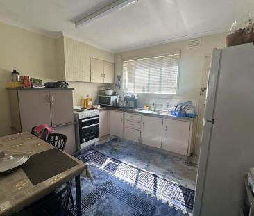 2-Bedroom Ground Floor Flat in Prime Dandenong Location - Photo 2