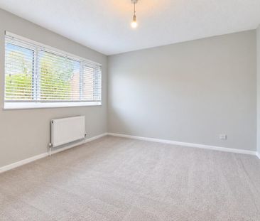 3 bedroom end of terrace house to rent - Photo 2