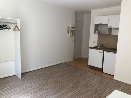 Location Appartement 1 pièce 21m² - Photo 3