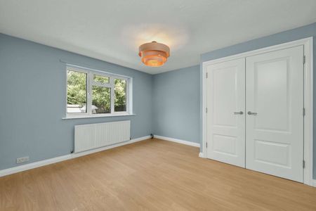 A well presented two bedroom ground floor apartment with allocated parking, ideally situated within easy reach of Farnham town centre. - Photo 4