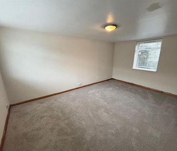 4 bedroom end of terrace house to rent - Photo 4