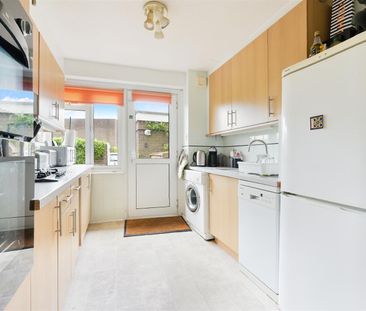 To Let 3 Bed House - End Terrace - Photo 6