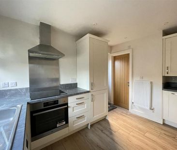 2 bedroom semi-detached house to rent - Photo 6