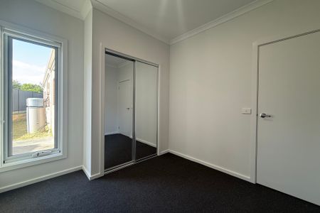 Spacious, Comfortable & Conveniently Located - Photo 3