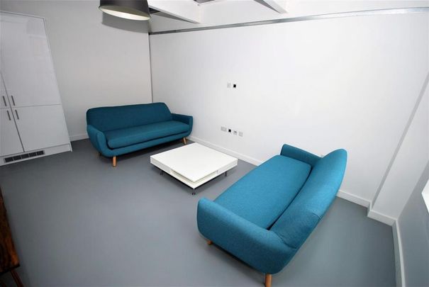 6 bedroom flat to rent - Photo 1