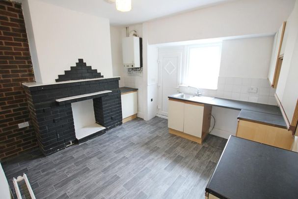 2 bedroom terraced house to rent - Photo 1
