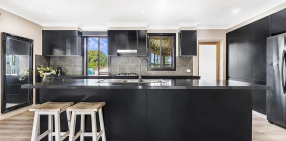 Modern Family Living with Space, Style & Convenience - Photo 2